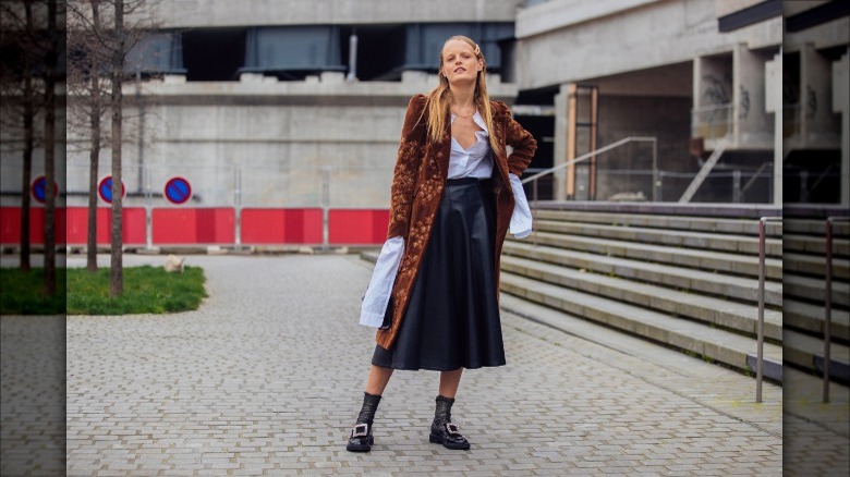 Brown coat buckle loafers