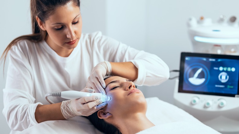 Micro needling on woman