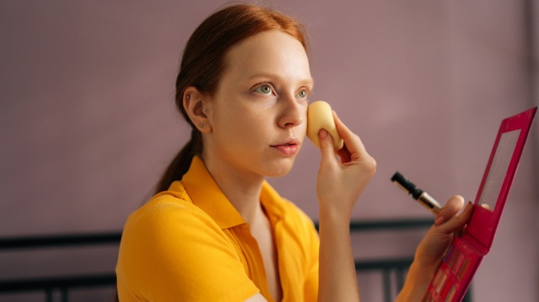 woman using beauty sponge