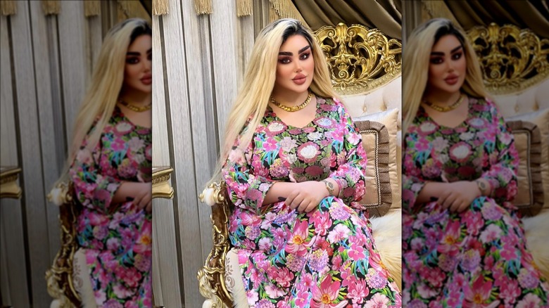 Dalia Naeem posing for picture