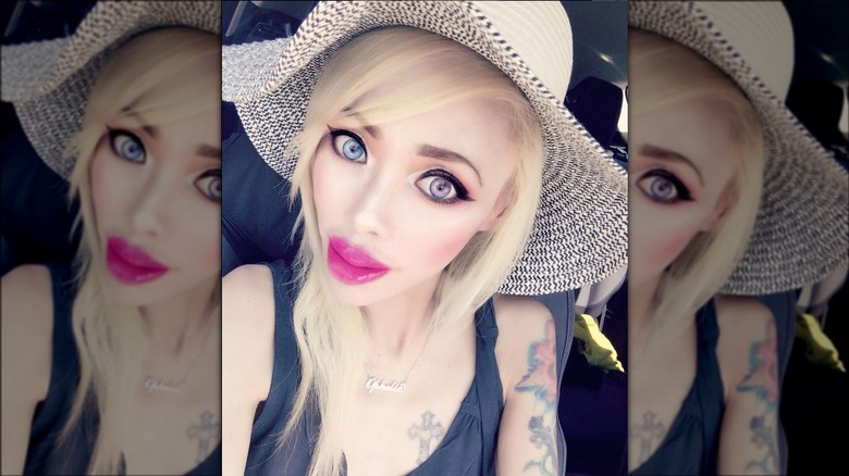 Ophelia Vanity selfie 