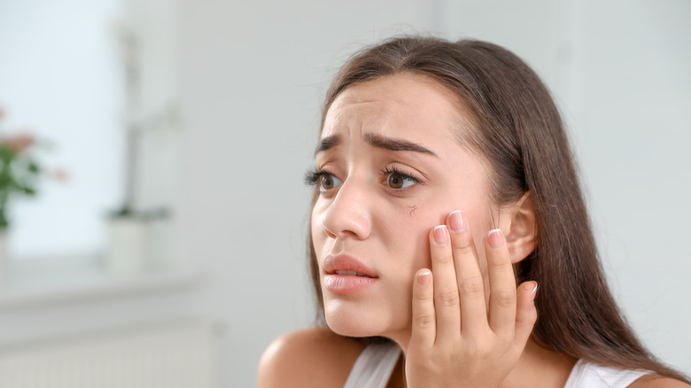 eyelashes falling for stress