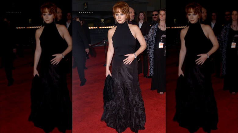 Reba McEntire on the 2004 People's Choice Awards red carpet in a black dress.