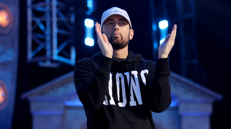 Eminem black sweatshirt clapping