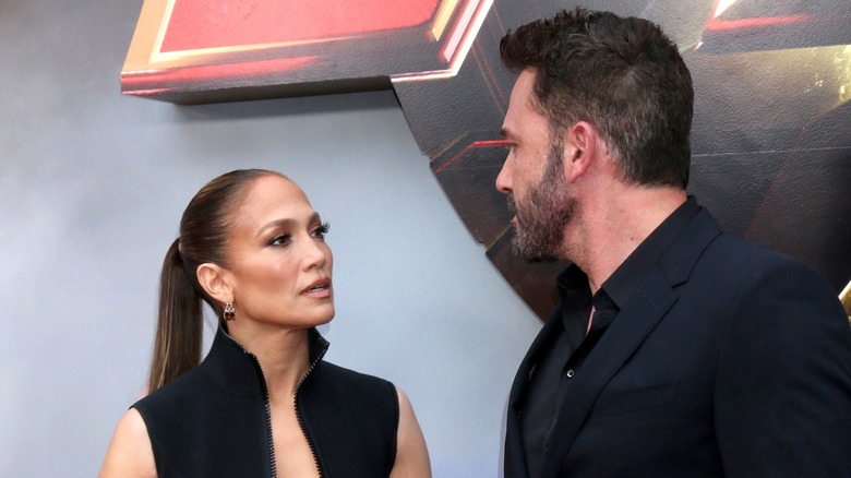 Tense Jennifer Lopez and Ben Affleck