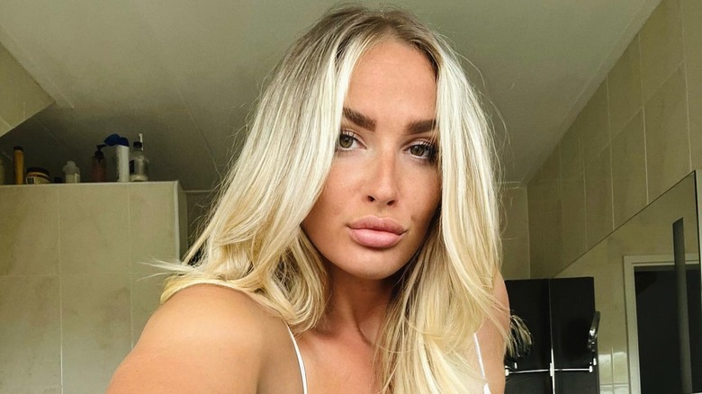 Bright blond ring lighting hair