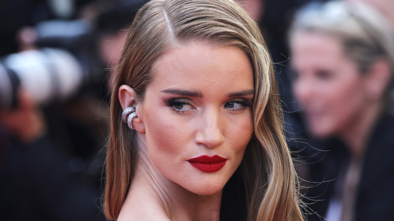 Rosie huntington Whiteley at a red carpet