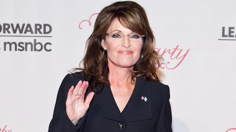 Sarah Palin smiles for a photo on the red carpet