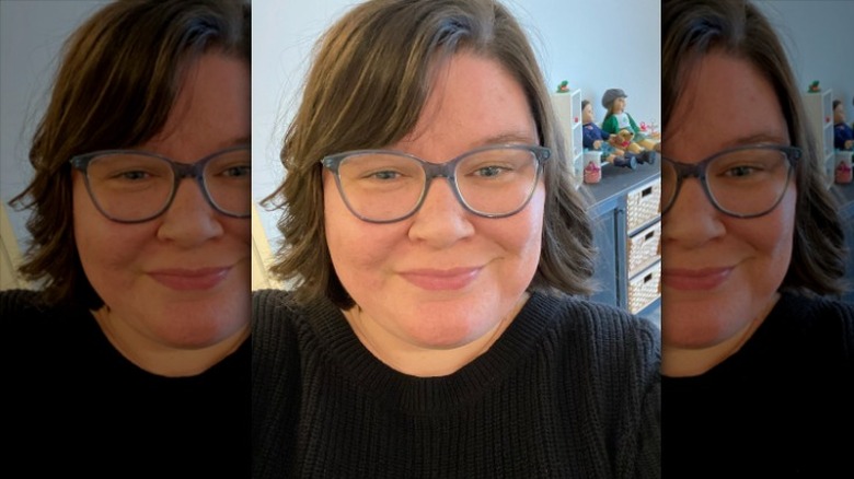 Short hair with side bangs