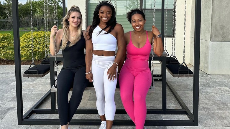 simone biles posing with friends