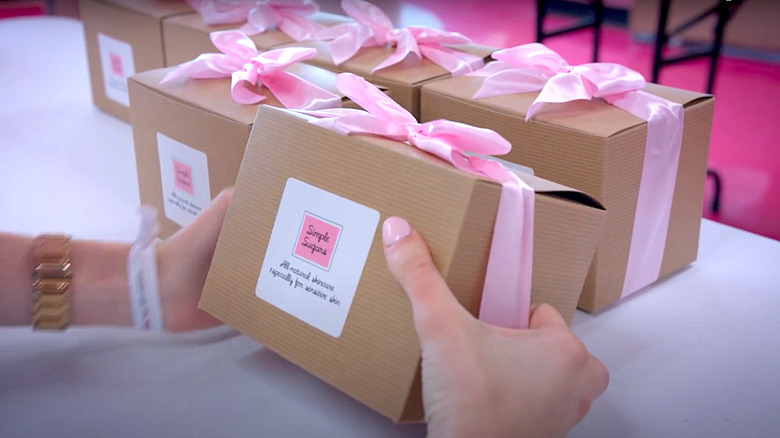 Hands packing Simple Sugars orders