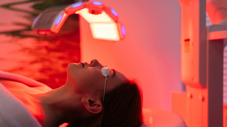A woman getting a LED light therapy treatment.