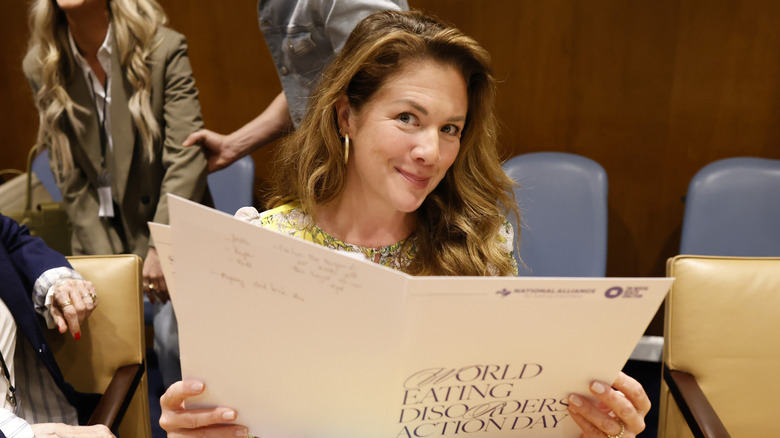 Sophie Grégoire Trudeau smiling while holding a folder