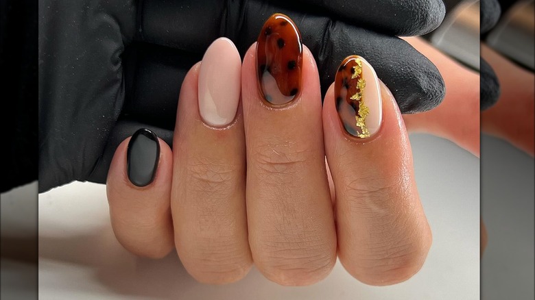 Split tortoise shell manicure
