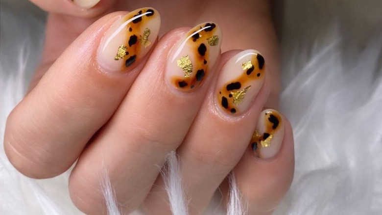 Split tortoise shell manicure