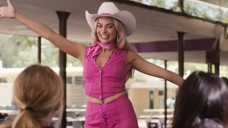 Margot Robbie in Barbie cowgirl outfit