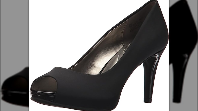 Peep-toe pumps