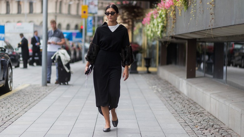 woman wearing fur sleeves