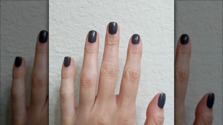 gray nails