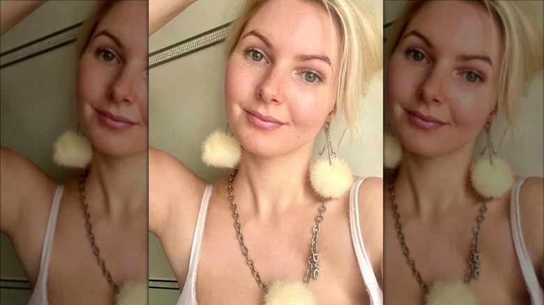 Woman with soft, natural brows