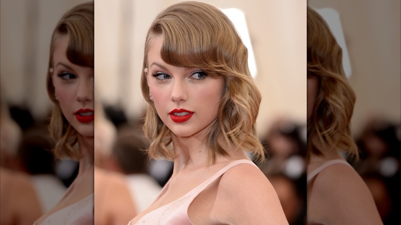 Taylor Swift at the 2014 Met Gala red carpet.