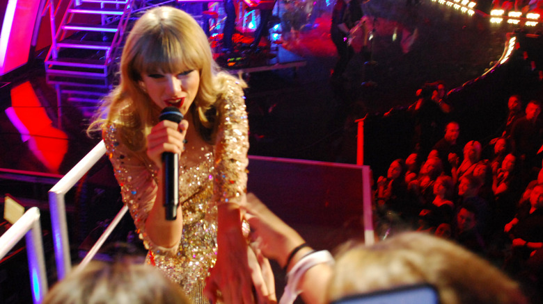 Taylor Swift performing iHeartRadio music festival