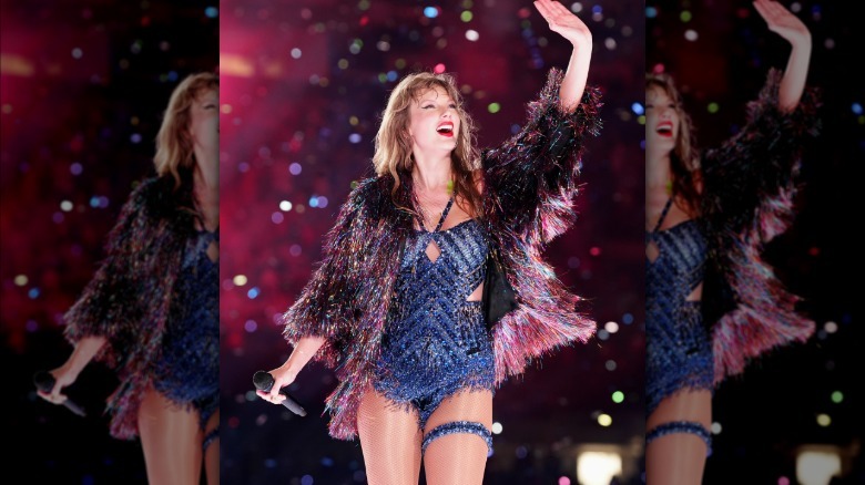 Taylor Swift wearing purple garter