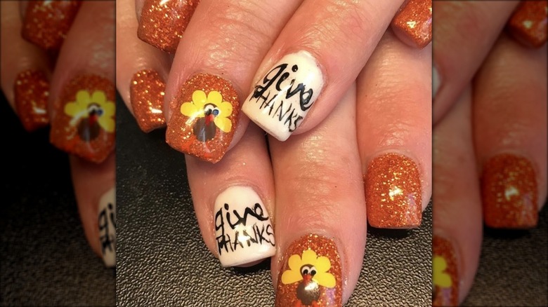 Sparkly Thanksgiving nail art
