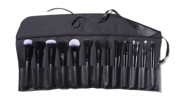 e.l.f. 17 Piece Makeup Brush Set & Roll
