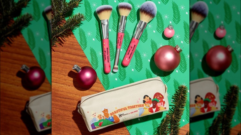 IT Cosmetics Beautiful Together Flawless Finish 3-Piece Makeup Brush Set + Case