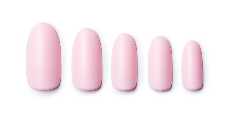 Facile Pinky Promise nails