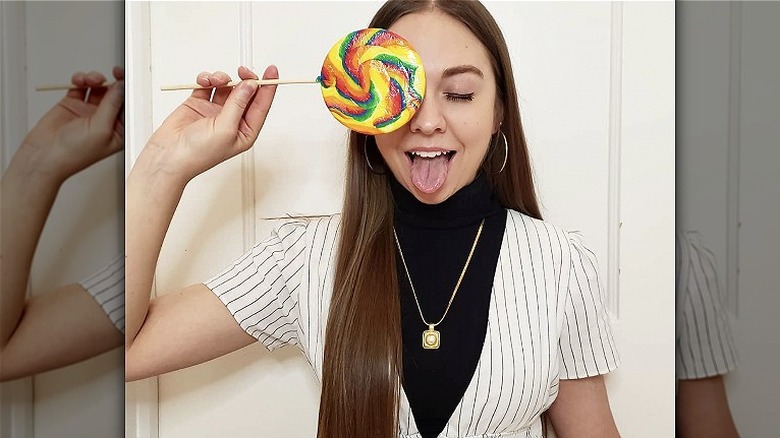 Girl wearing a sleeveless turtleneck 