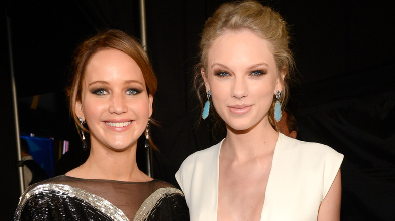 Jennifer Lawrence and Taylor Swift posed together during 2013 People's Choice Awards at Nokia Theatre L.A. Live on January 9, 2013 in Los Angeles, California (2013)
