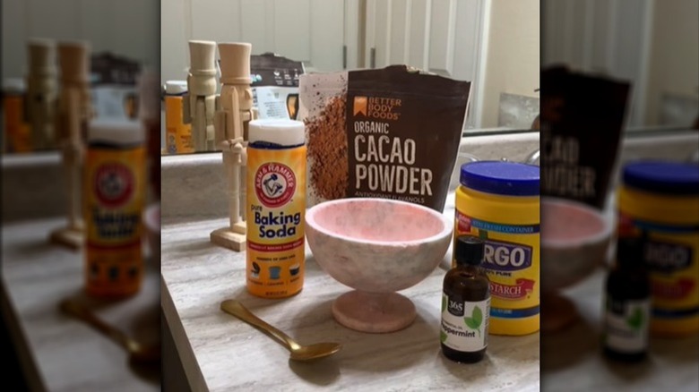 TikTok DIY dry shampoo mixture