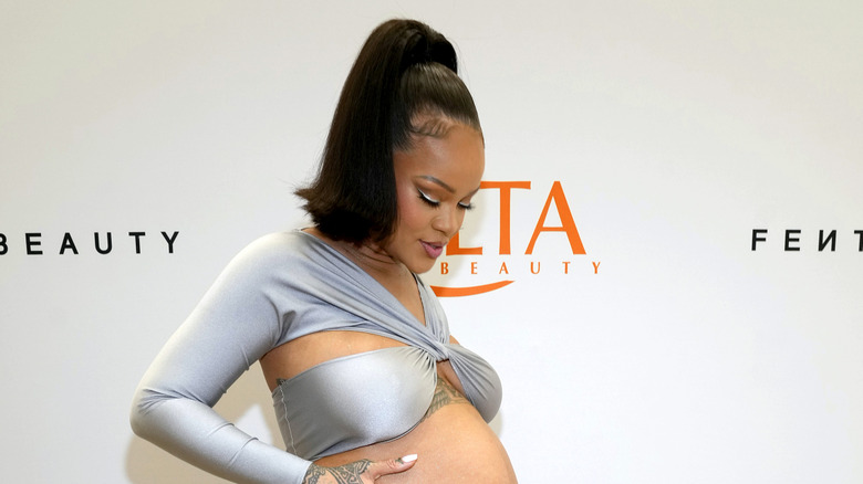 Rihanna rocks a ponytail