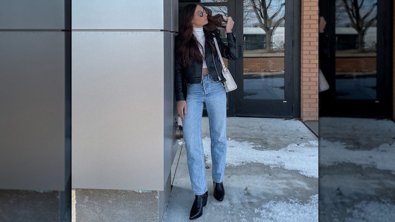 Straight-leg jeans with black boots