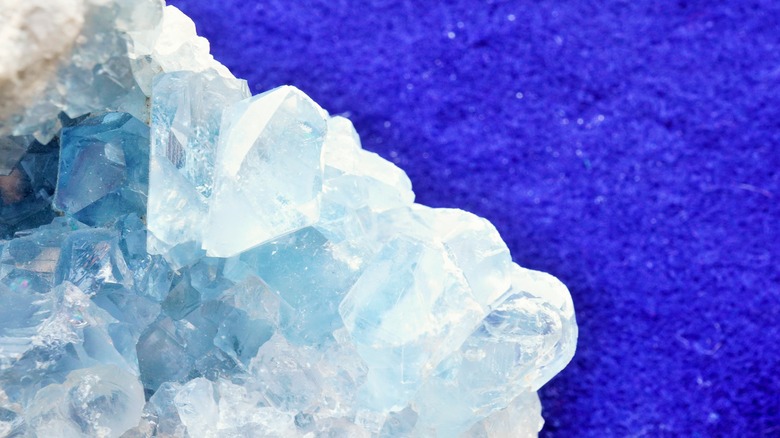 Raw celestite