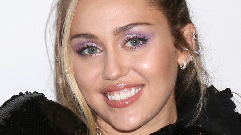 2019 era miley cyrus eyeliner
