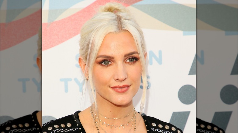 Ashlee Simpson bun