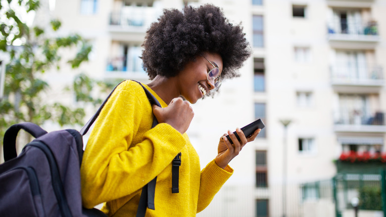 Woman walking around the city 