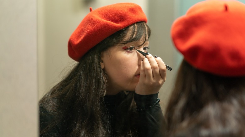 Young woman connects dots