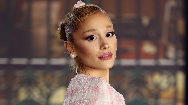 Ariana Grande with heavy bronzer at the Wicked premiere