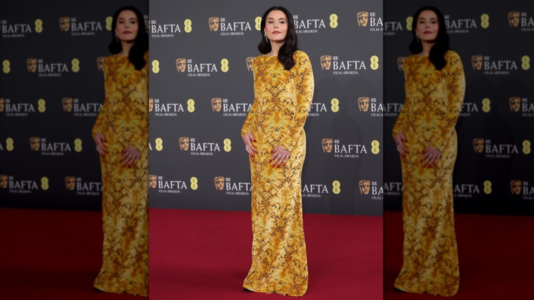 Jessie Ware poses for photos