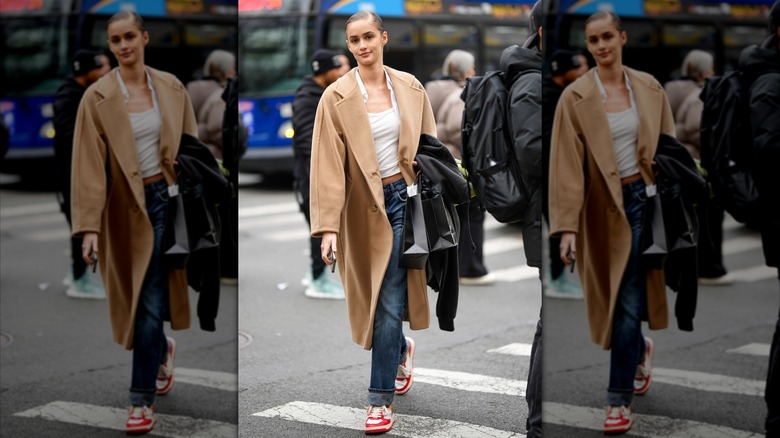 Woman wearing a beige coat