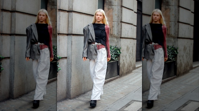 Hunter Schafer walking the streets of London in 2017