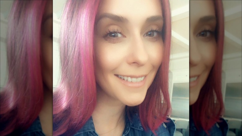 Jennifer Love Hewitt with pink hair.