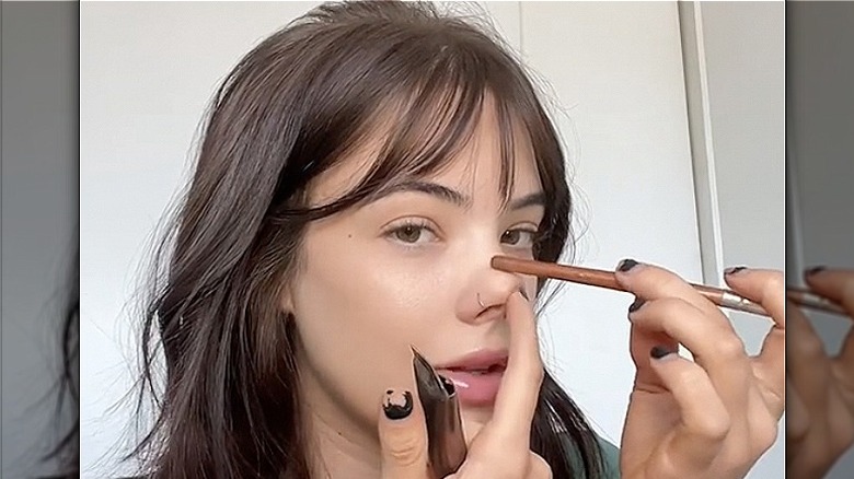 TikTok user applying nose contour