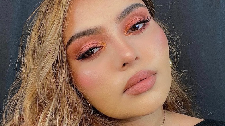 Woman wearing pink setting powder