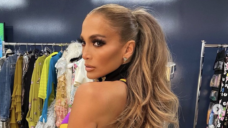 Jennifer Lopez wearing voluminous ponytail