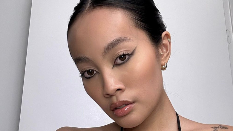 reverse cat eye makeup